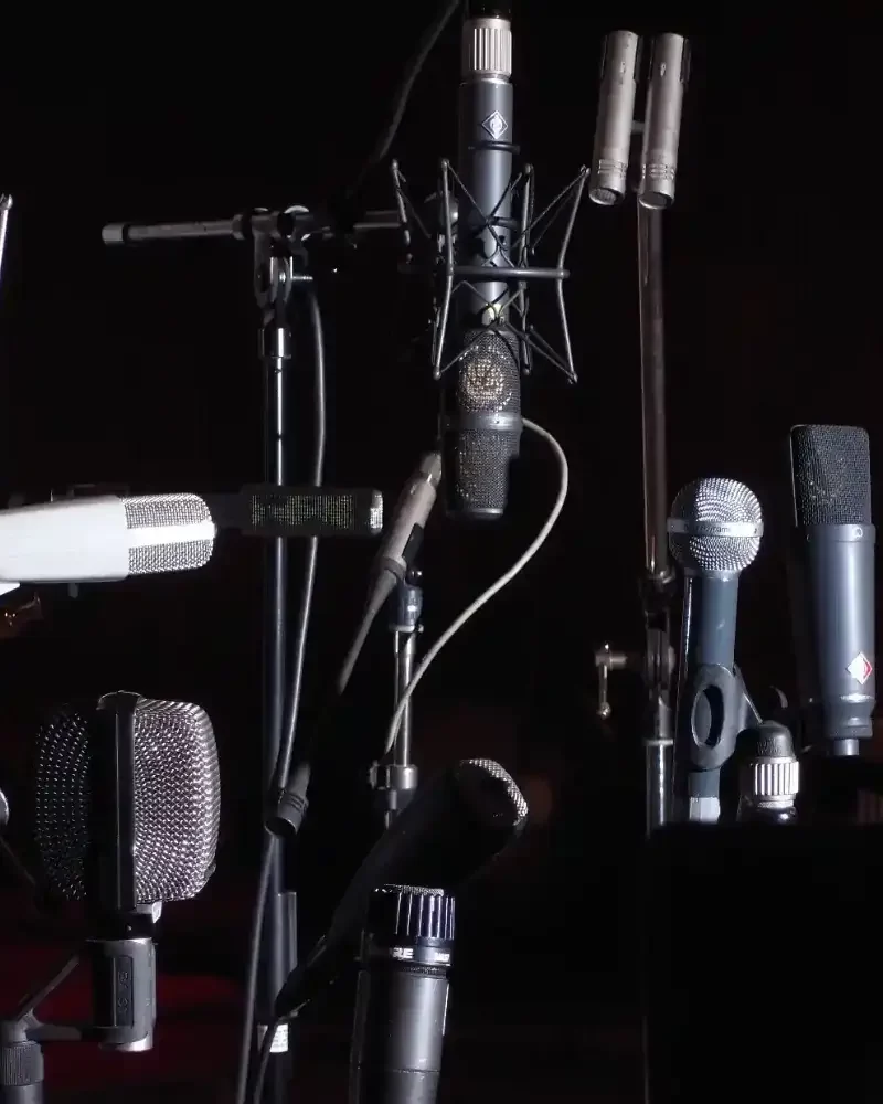 Krishna Meindl Tonstudio, Podcast Studio, Konzertveranstalter, Audio Editing und Mastering, Frankfurt am Main, Mikros_quadratisch